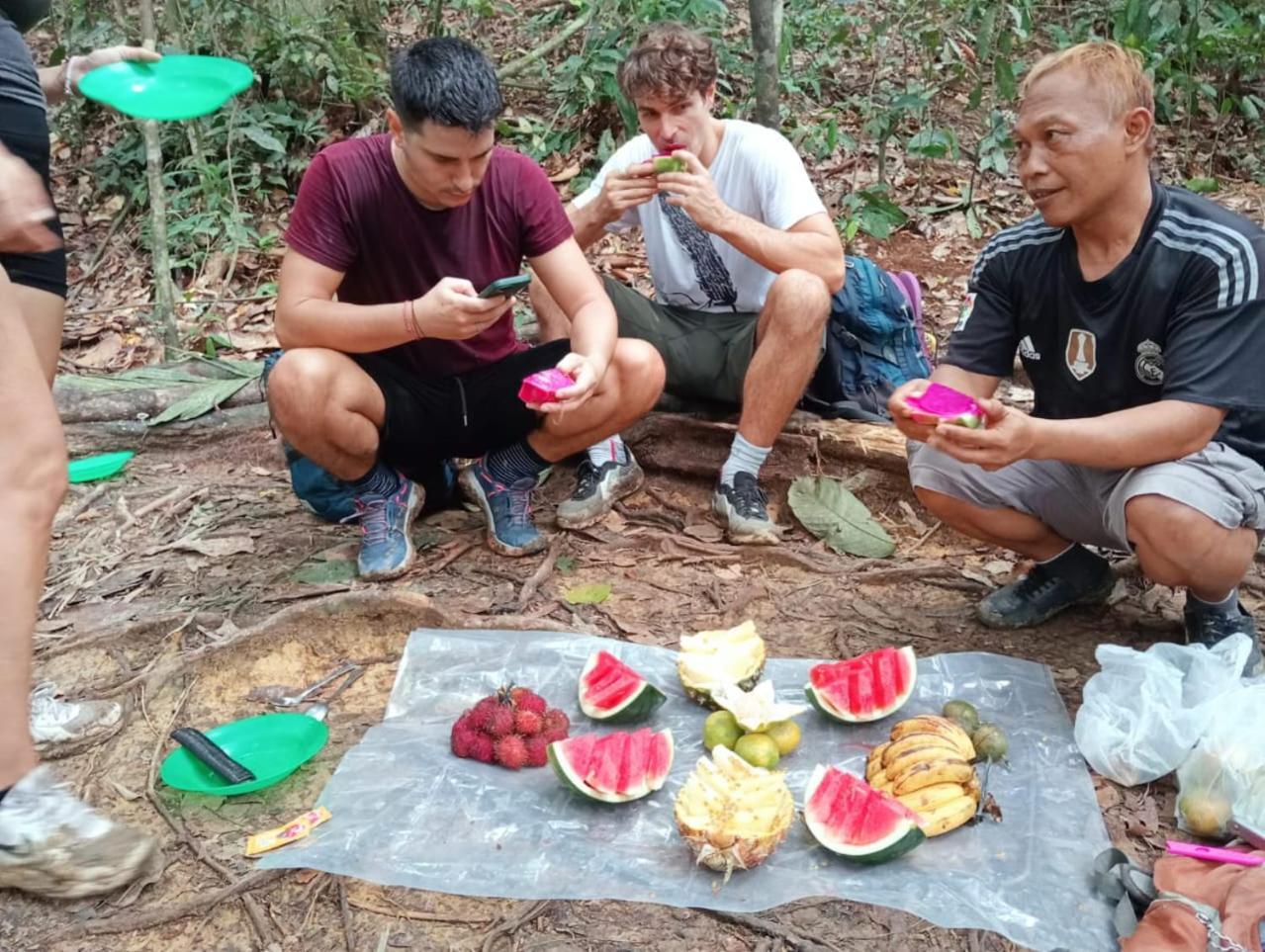 בוקיט לוואנג Landak River Guest House Only Trekking With Us מראה חיצוני תמונה